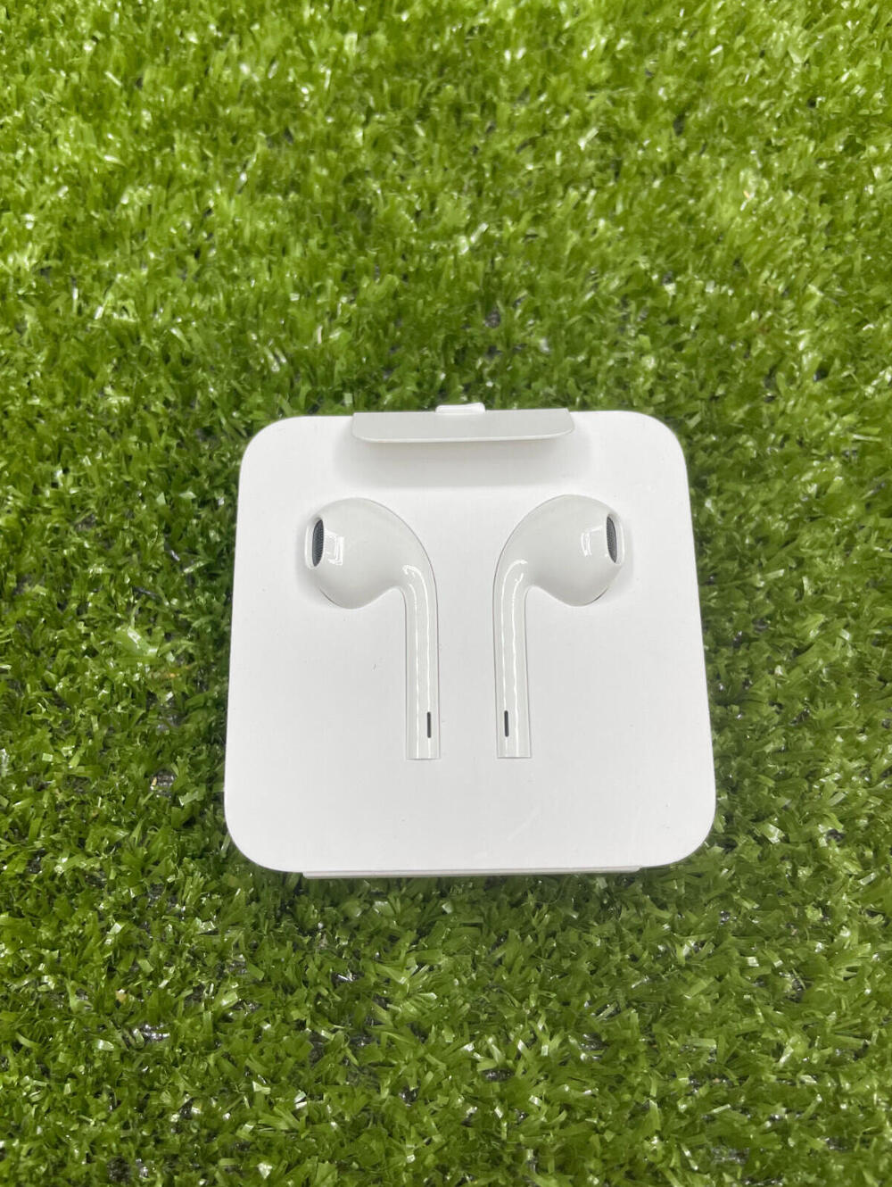 Genuine Apple EarPods with Lightning Connector Wired Earbuds Sealed